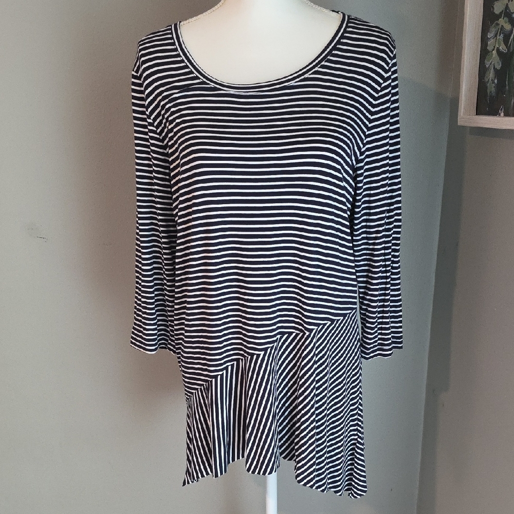 Tribal Asymmetrical Navy and White 3/4 Sleeve Top Size Large